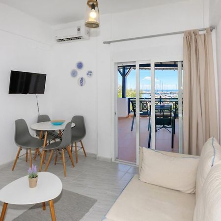 Nikiti Seafront Blue Apartment ภายนอก รูปภาพ
