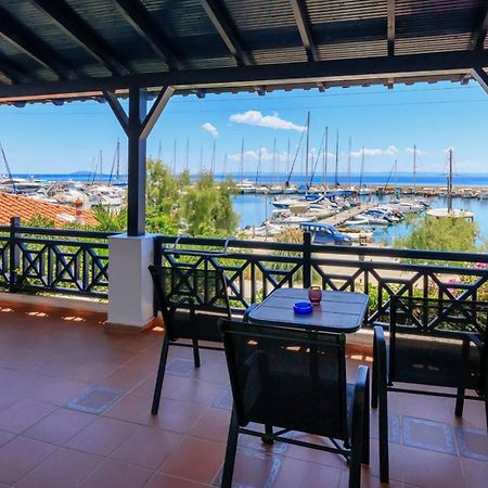 Nikiti Seafront Blue Apartment ภายนอก รูปภาพ
